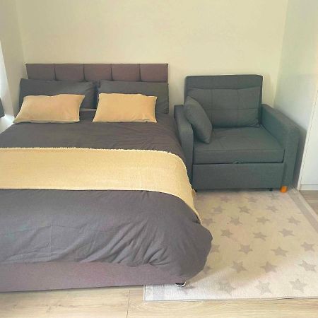 Studio Flat Private Bathroom Wc And Kitchenette London Exterior photo