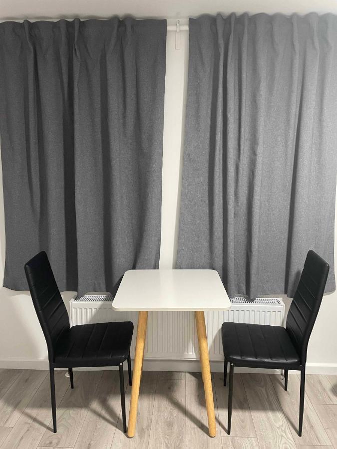 Studio Flat Private Bathroom Wc And Kitchenette London Exterior photo