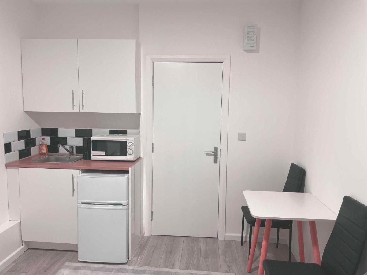 Studio Flat Private Bathroom Wc And Kitchenette London Exterior photo