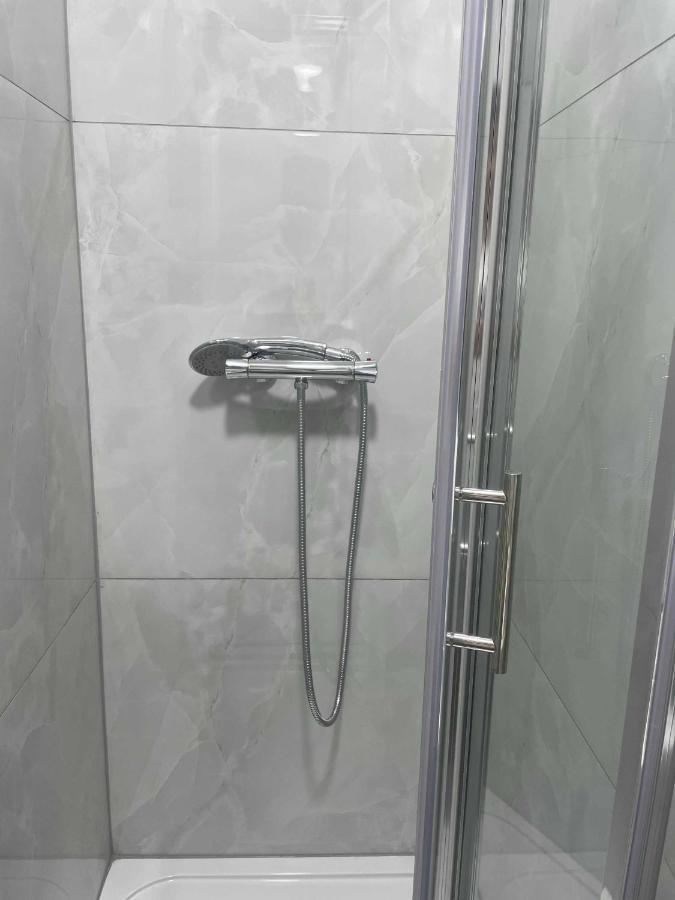 Studio Flat Private Bathroom Wc And Kitchenette London Exterior photo